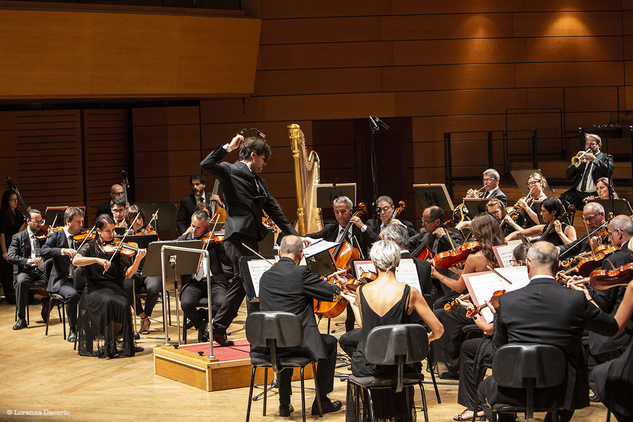 MITO SETTEMBREMUSICA 2020: L’ORCHESTRA I POMERIGGI MUSICALI CON ALESSANDRO CADARIO, ANDREA OLIVA E ALESSANDRO CARBONARE