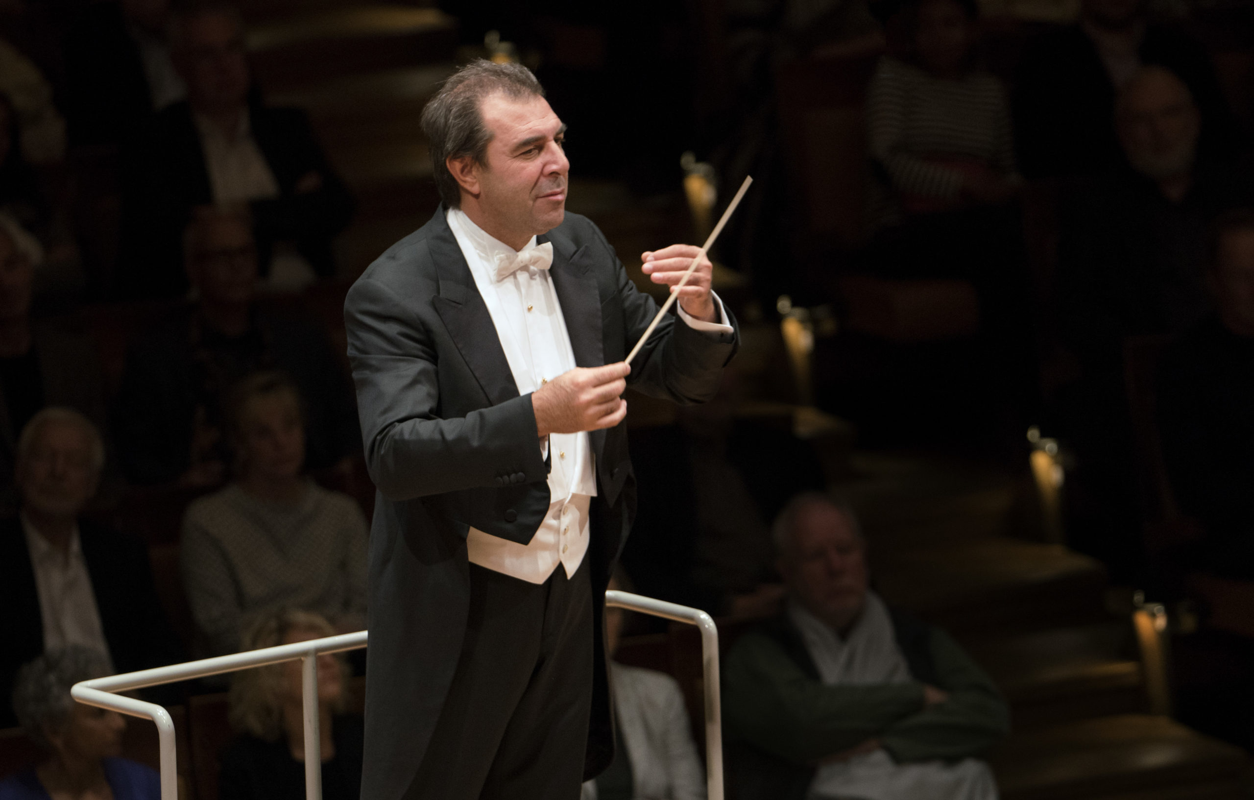 DANIELE GATTI DIRIGE I BERLINER PHILHARMONIKER ALLA PHILHARMONIE DI BERLINO