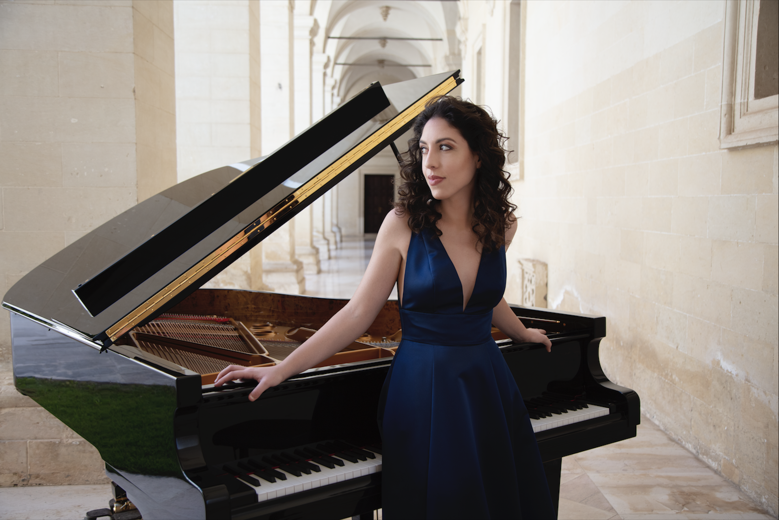 Beatrice-RANA_foto-Simon-Fowler_pianista-e-direttrice-artistica-1