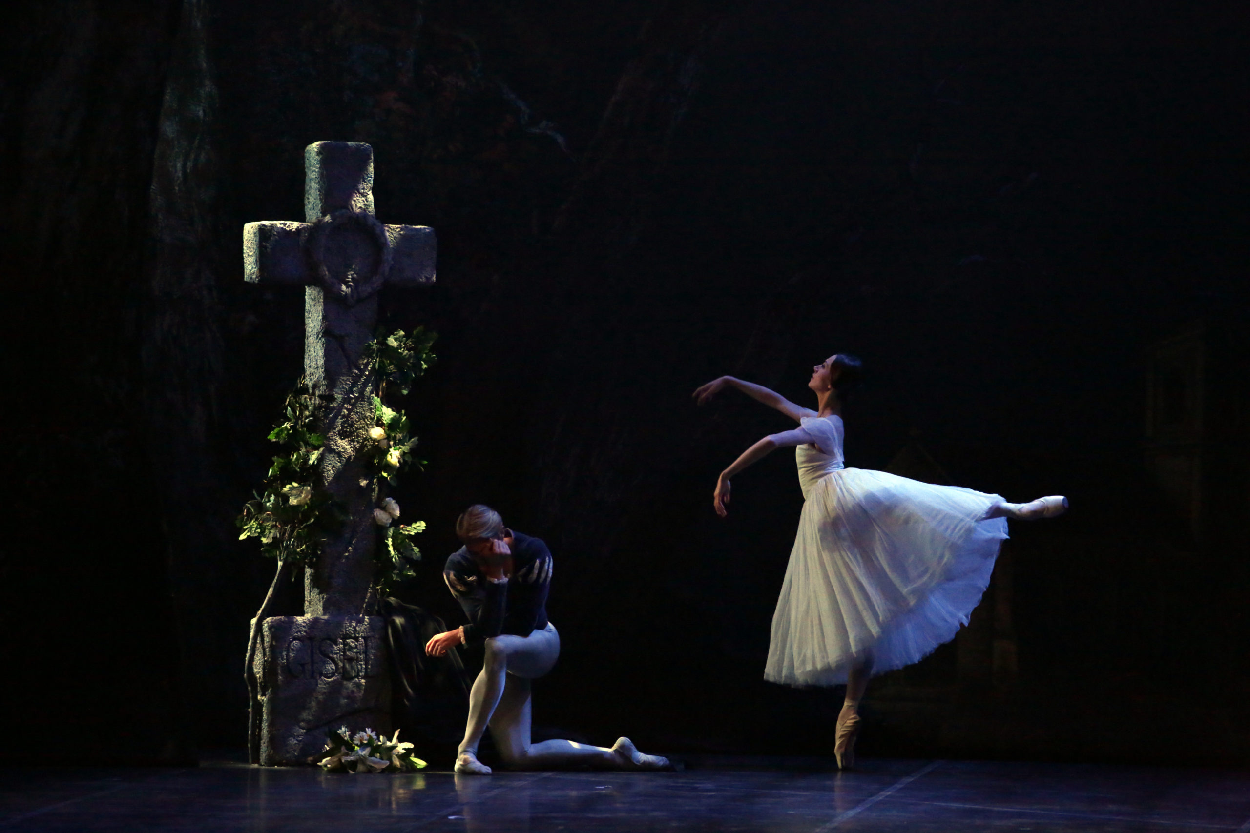 GISELLE CON IL CORPO DI BALLO DEL TEATRO ALLA SCALA INAUGURA LA STAGIONE DI DANZA DEL COMUNALE DI BOLOGNA