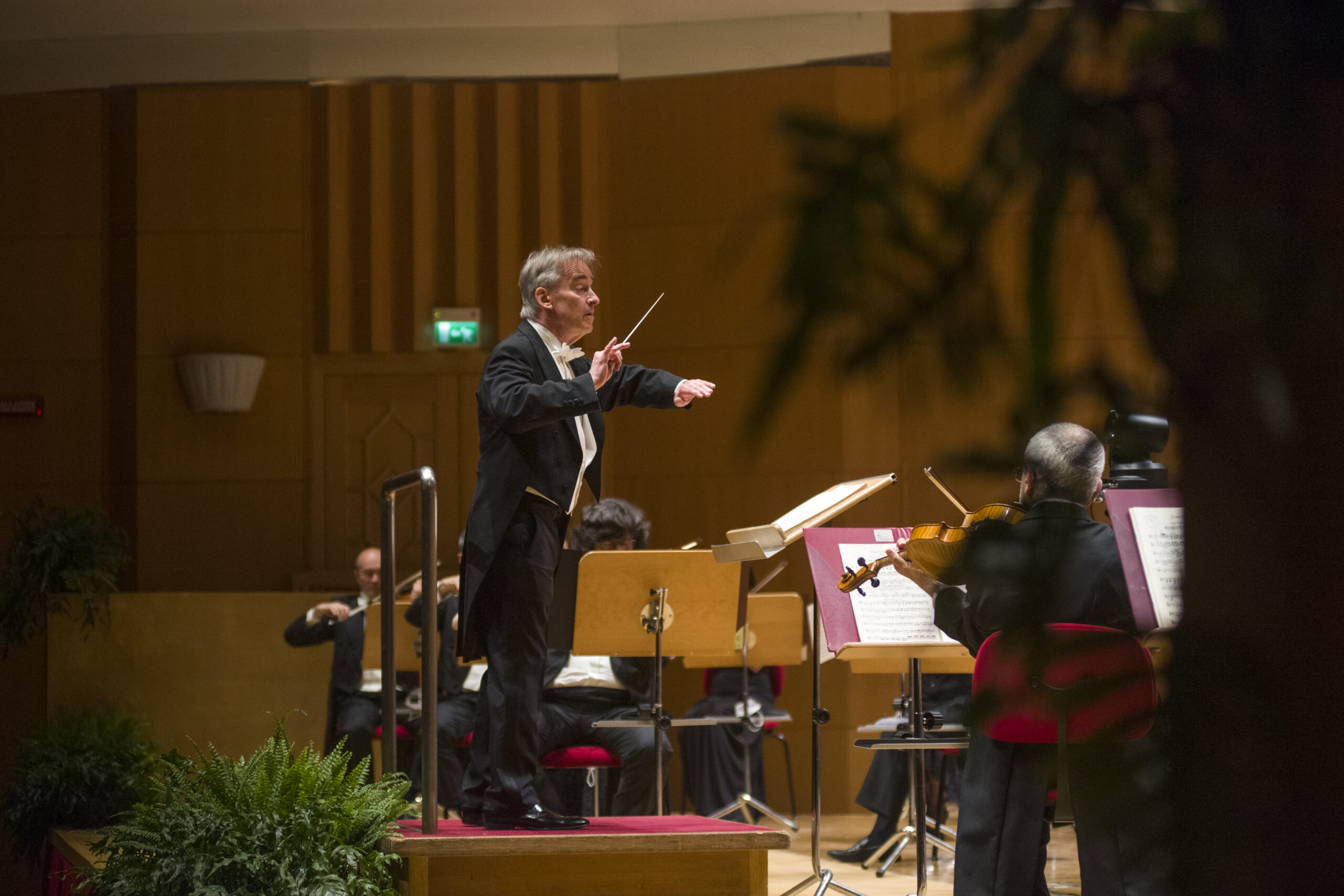 TCBO: JAMES CONLON INTERPRETA DEBUSSY E ŠOSTAKOVIČ